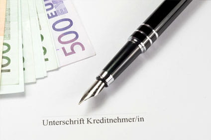 Mit der Unterschrift unter dem Kreditvertrag bestätigt der Kreditnehmer das Kredit